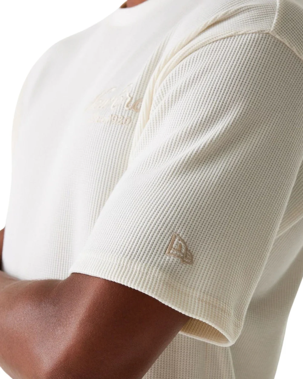 T-SHIRT NEW ERA WAFFLE BEIGE – Image 6