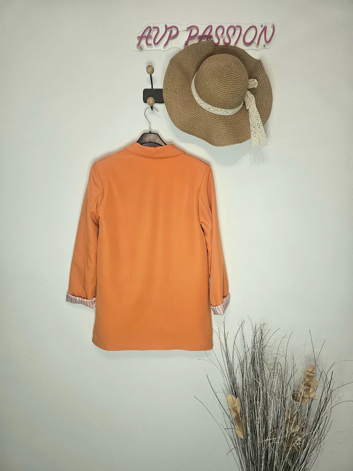 AVP PASSION Blazer Femme Élégant Orange Doux à Manches Longues Coupe Droite avec Doublure Rayée & Fausses Poches Avant – Tissu Léger et Confortable – Look Chic Décontracté – Image 4